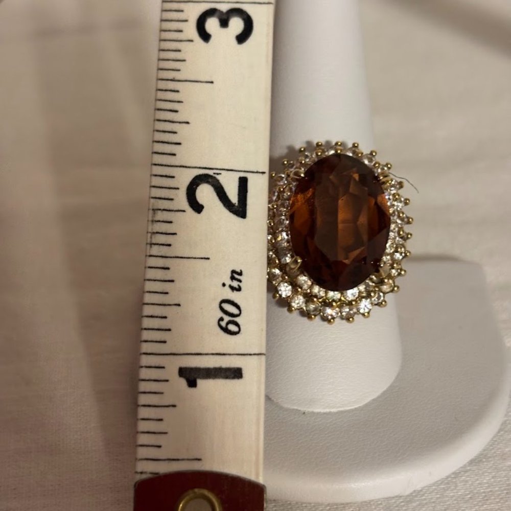 Beautiful Brown Color Ring with Crystals in Gold Tone Setting - size 9.5 - Picture 6 of 16